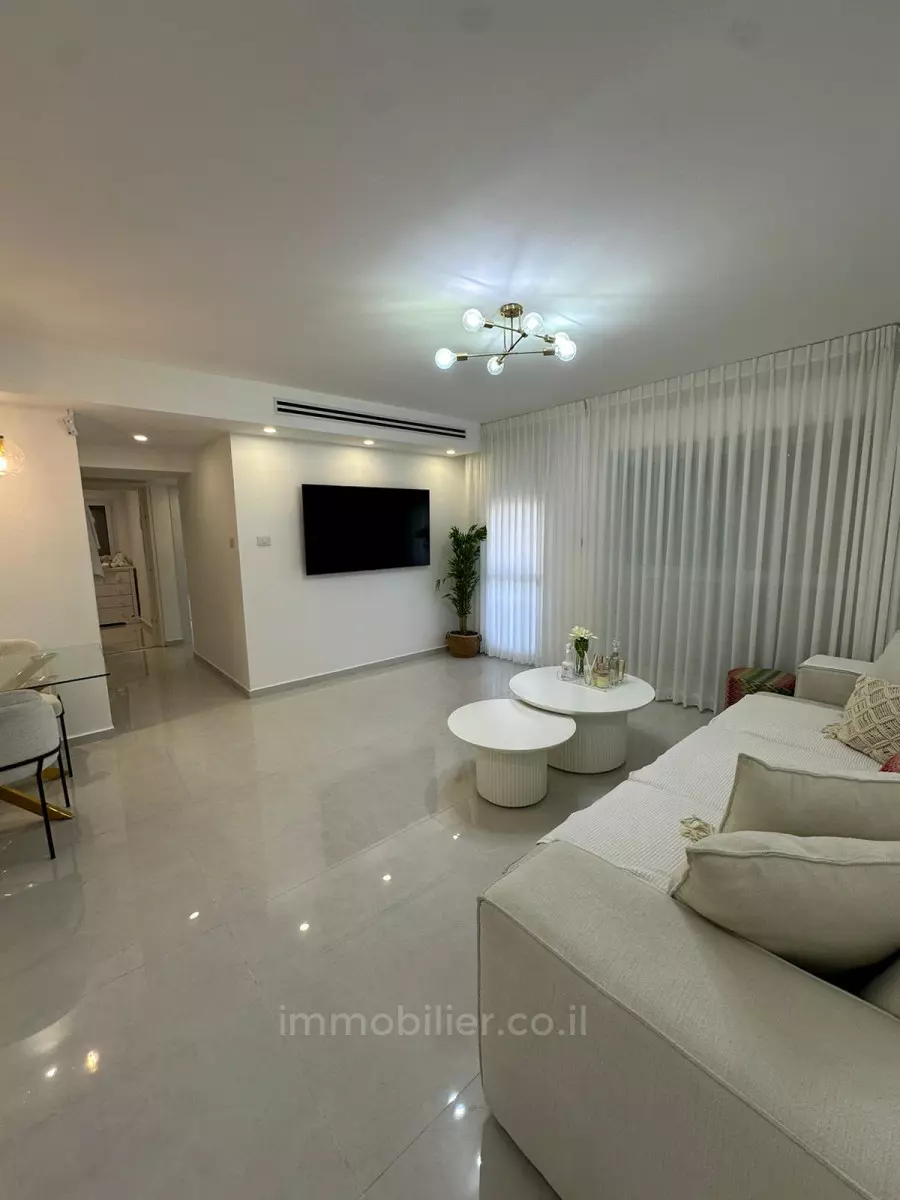 Apartment 4 Rooms Ashdod Tet vav 511-IBL-1578