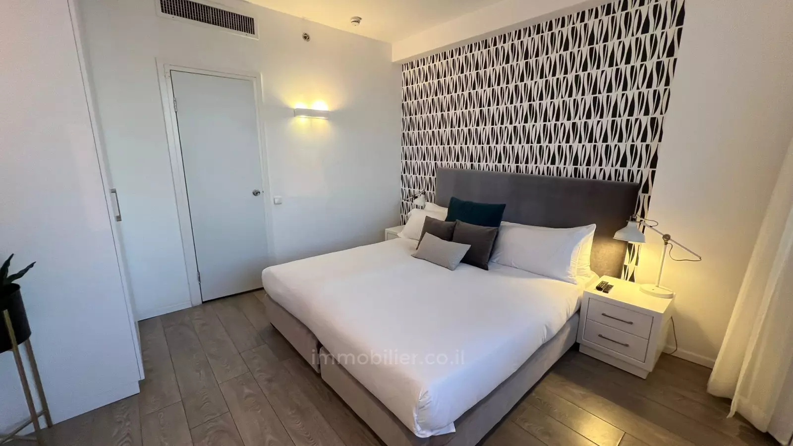 Apartment 3 Rooms Tel Aviv First sea line 511-IBL-1584