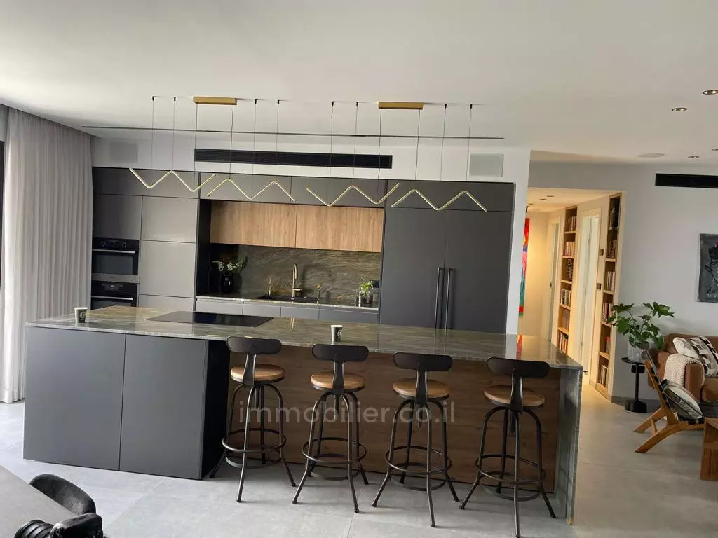 Apartment 4 Rooms Tel Aviv Kohav Hazafon 511-IBL-1587