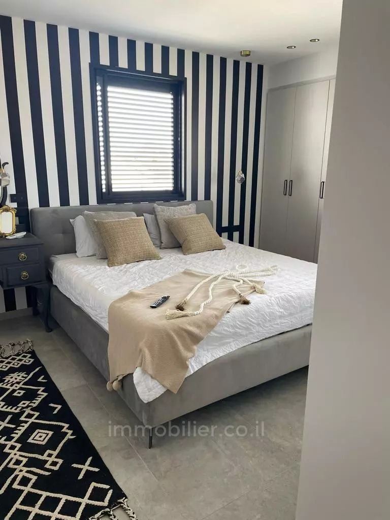 Apartment 4 Rooms Tel Aviv Kohav Hazafon 511-IBL-1587