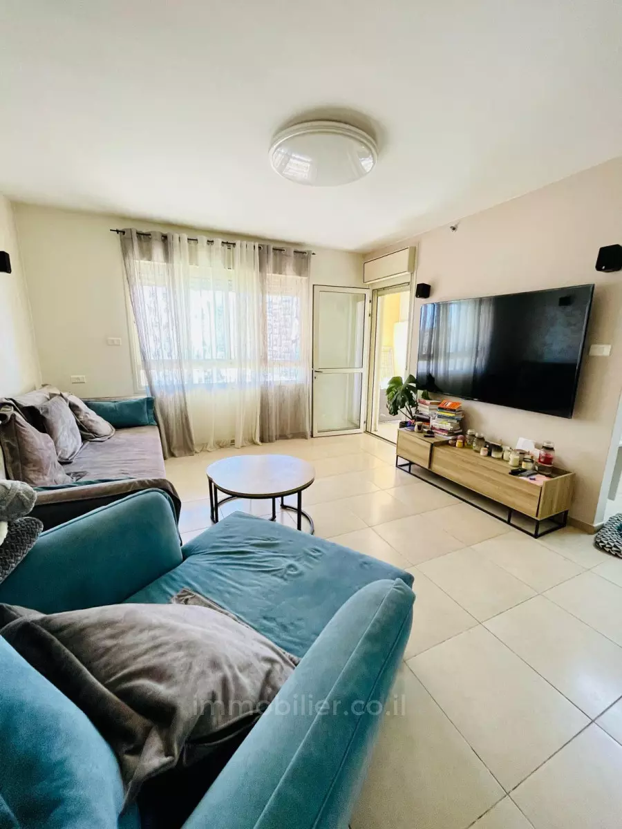 Apartment 4 Rooms Ashdod Tet Zayin 511-IBL-1597