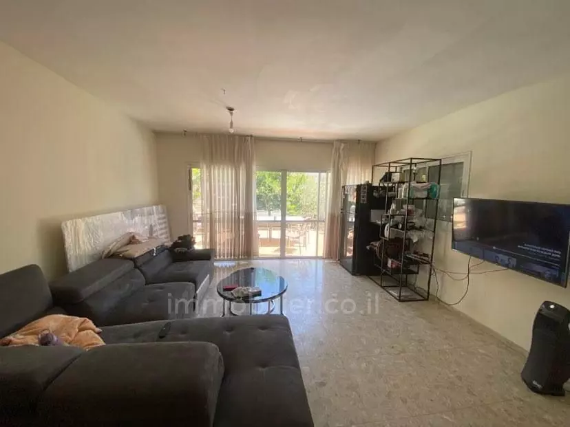 Cottage 6 Rooms Gan Yavne Gan Yavne 511-IBL-1604