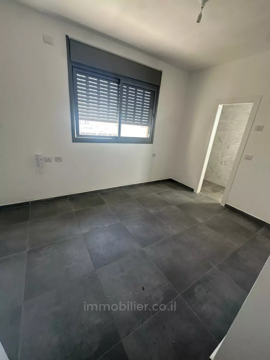 Apartment 3 Rooms Ashdod He 511-IBL-1605