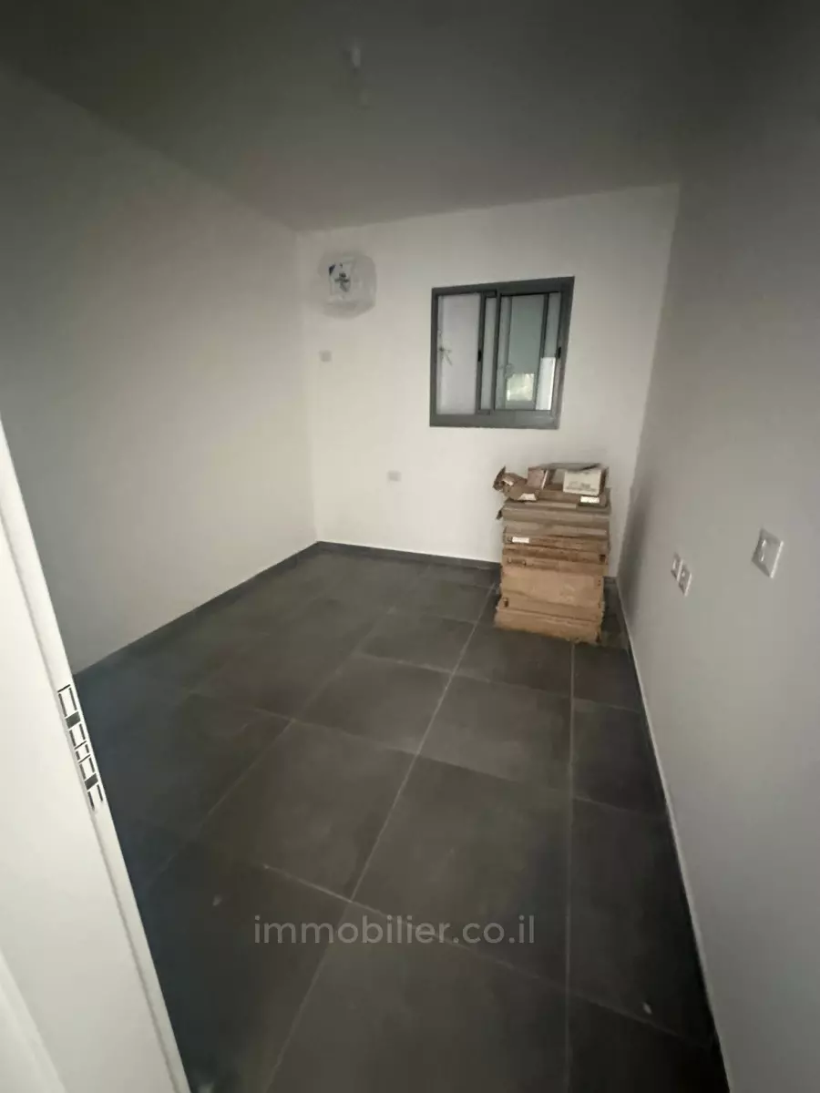 Apartment 3 Rooms Ashdod He 511-IBL-1605