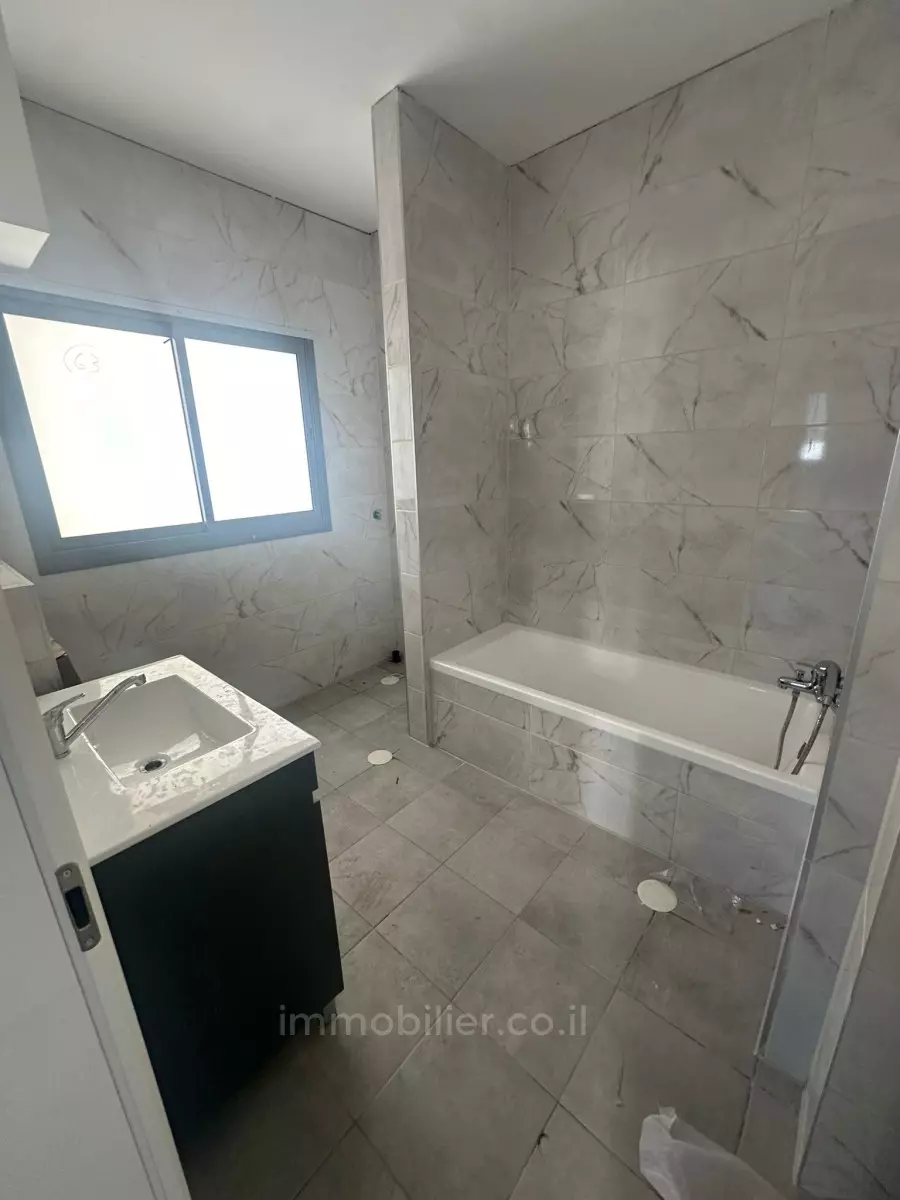 Apartment 3 Rooms Ashdod He 511-IBL-1605