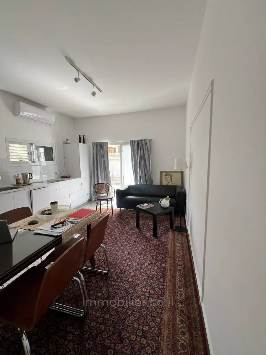 Apartment 3 Rooms Tel Aviv City center 511-IBL-1607