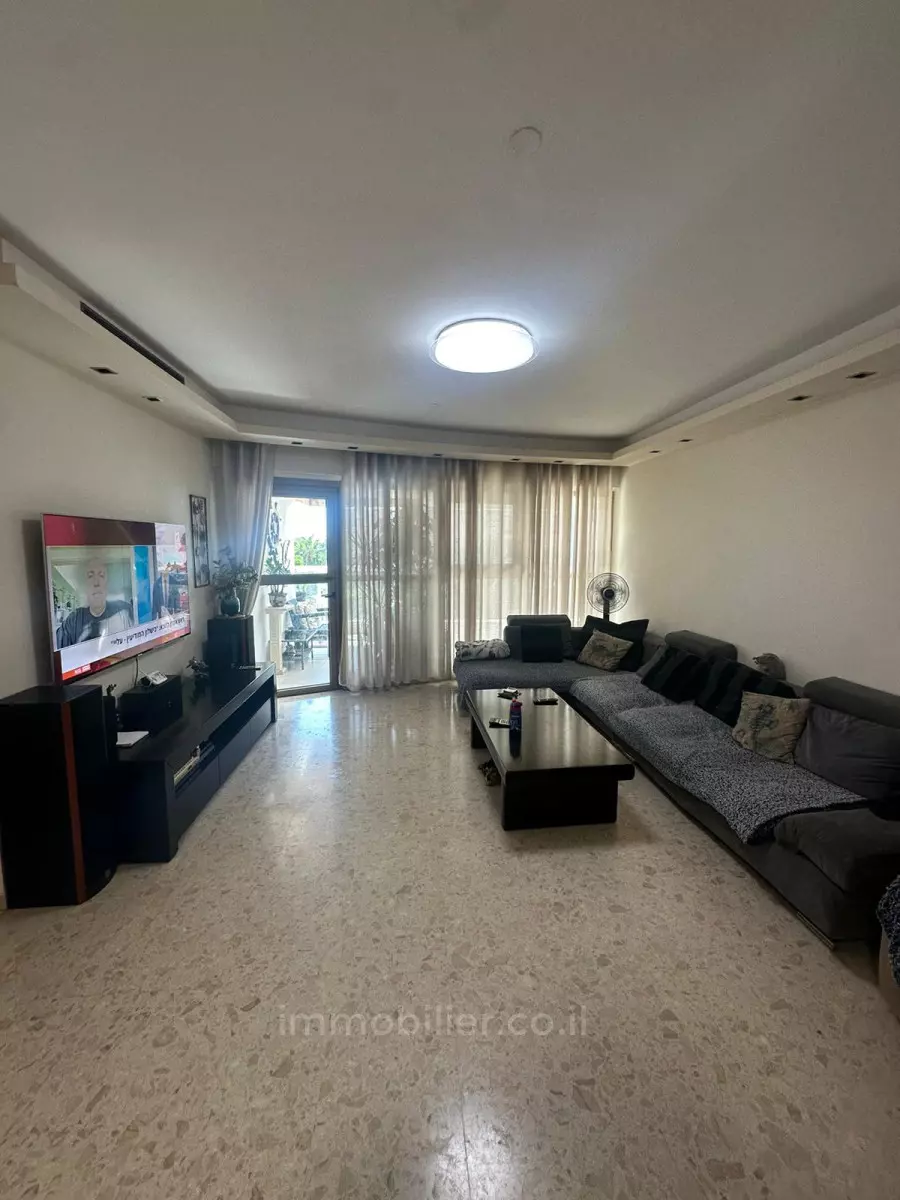 Apartment 4 Rooms Ashdod Tet vav 511-IBL-1646