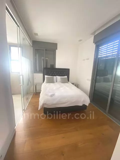 Duplex-Penthouse 3.5 Rooms Tel Aviv Ben-Yehuda 511-IBL-1670