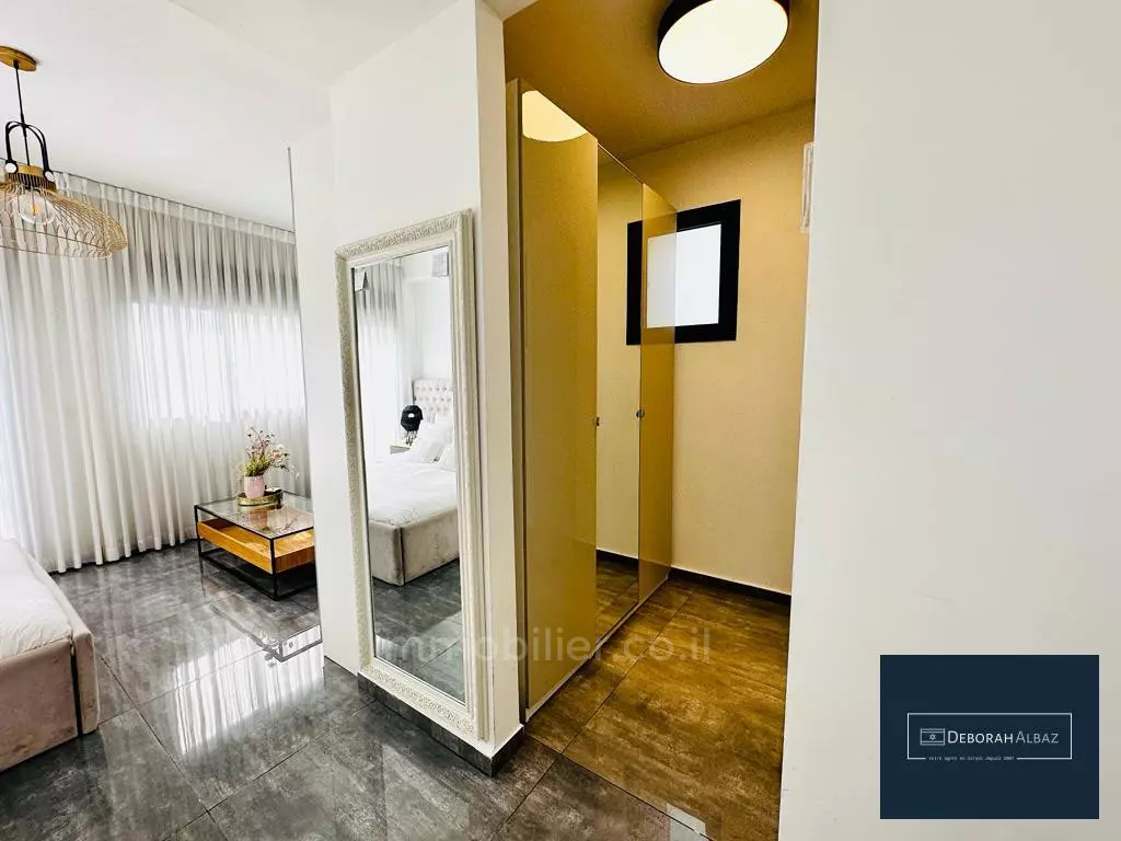 Penthouse 5.5 rooms Raanana Near center 522-IBL-8