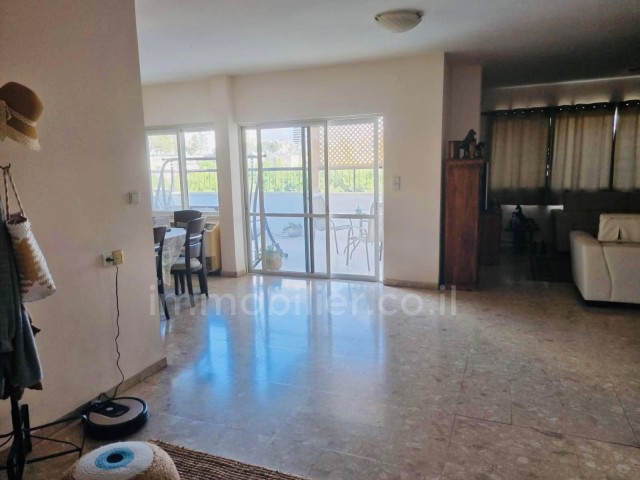 For sale Penthouse Hadera