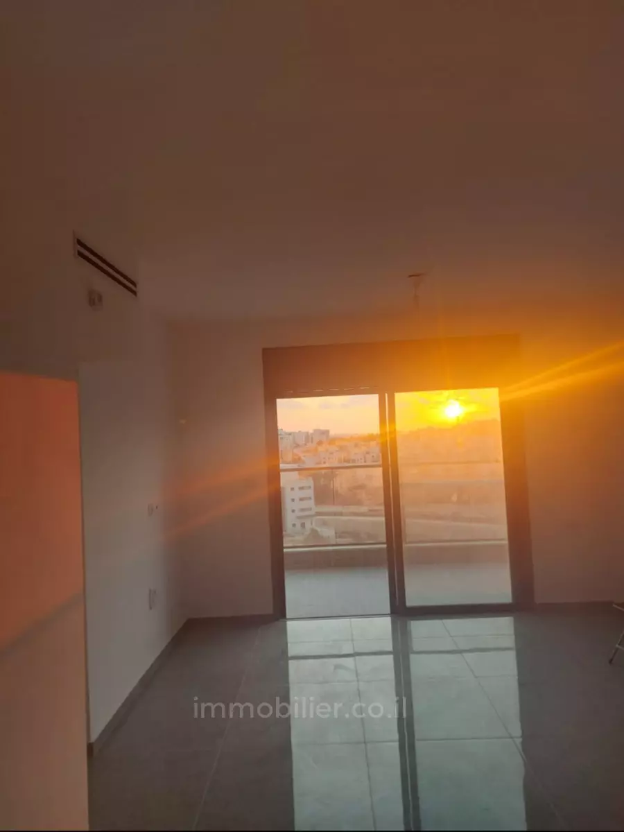 Apartment 4 Rooms Harish Harish 525-IBL-7