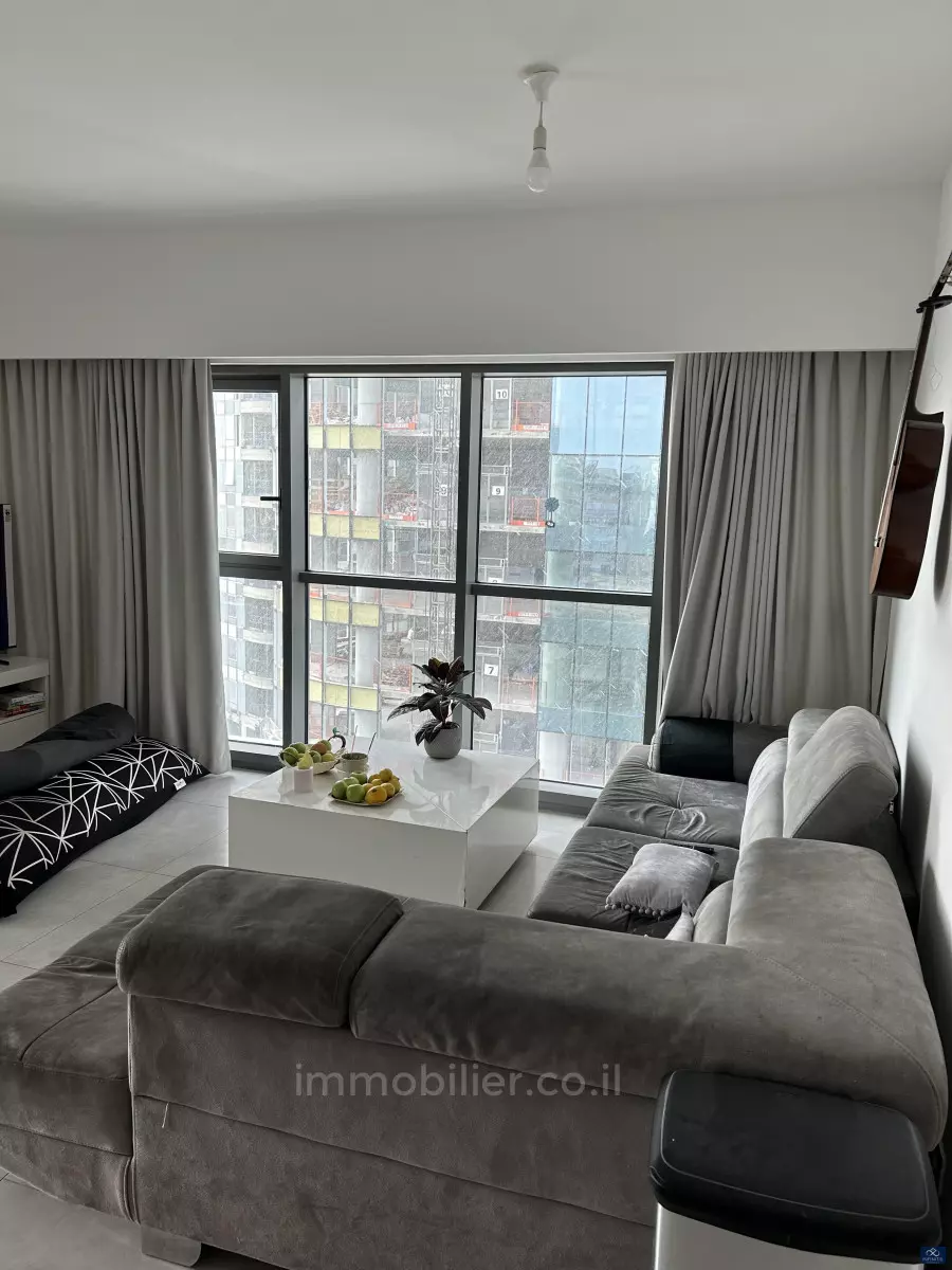 Apartment 4 rooms Ramat Gan Street Jabotinski 527-IBL-112