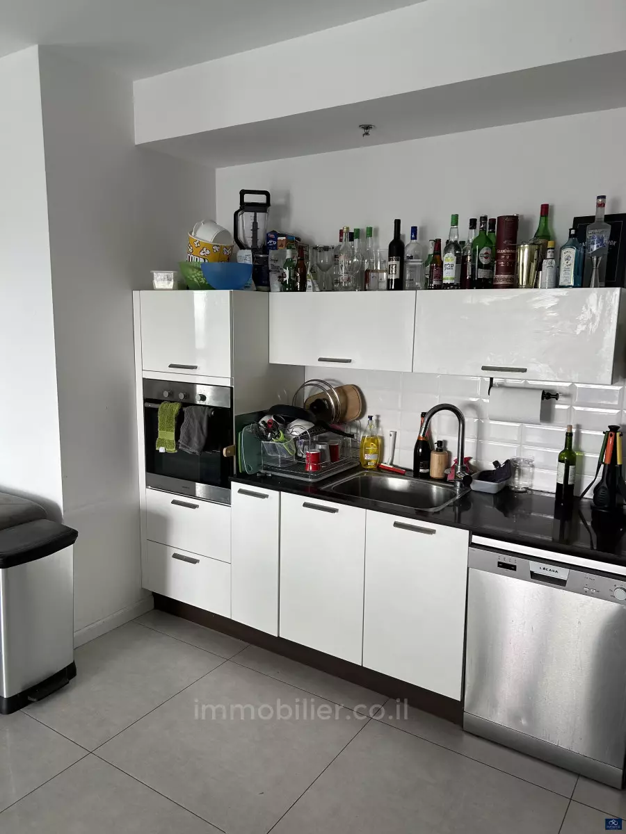 Apartment 4 rooms Ramat Gan Street Jabotinski 527-IBL-112