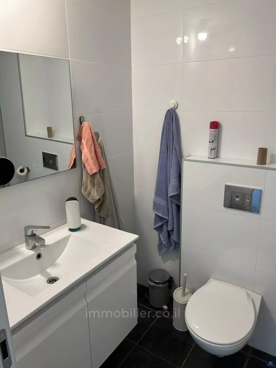 Apartment 4 rooms Ramat Gan Street Jabotinski 527-IBL-112