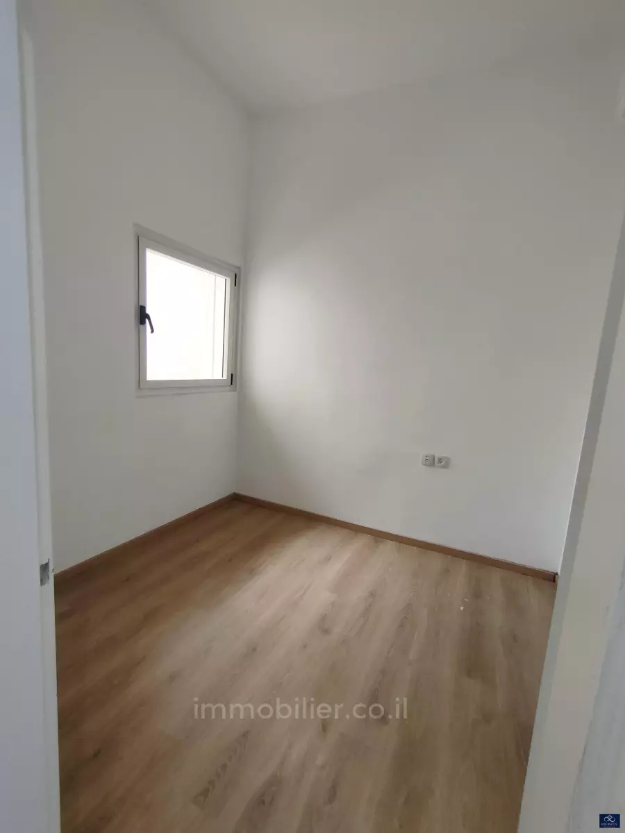 Apartment 3 rooms Tel Aviv Kerem Hatemanim 527-IBL-125