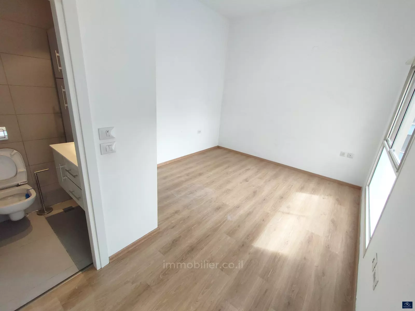 Apartment 3 rooms Tel Aviv Kerem Hatemanim 527-IBL-125