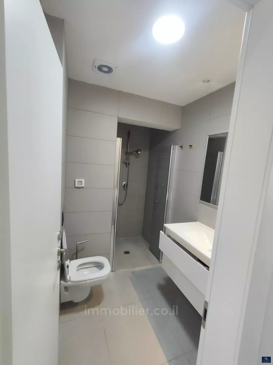 Apartment 3 rooms Tel Aviv Kerem Hatemanim 527-IBL-125