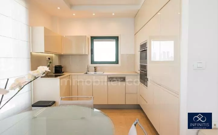 Apartment 3 rooms Tel Aviv First sea line 527-IBL-140