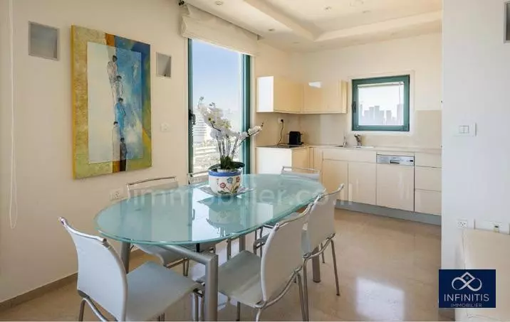 Apartment 3 rooms Tel Aviv First sea line 527-IBL-140