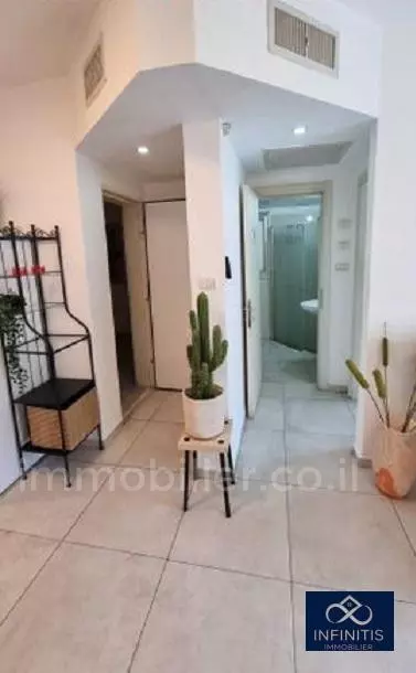 Apartment 3 rooms Tel Aviv Neve Shaanan 527-IBL-57