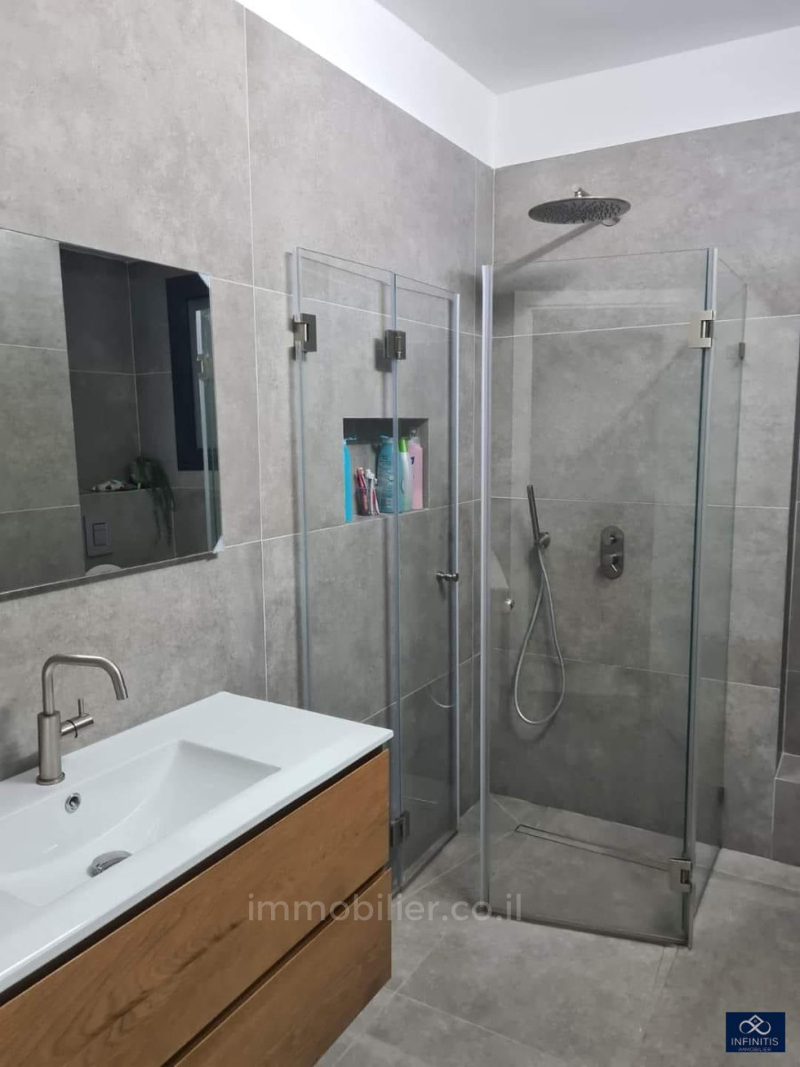 Apartment 5 Rooms Ashdod Tet Zayin 527-IBL-76
