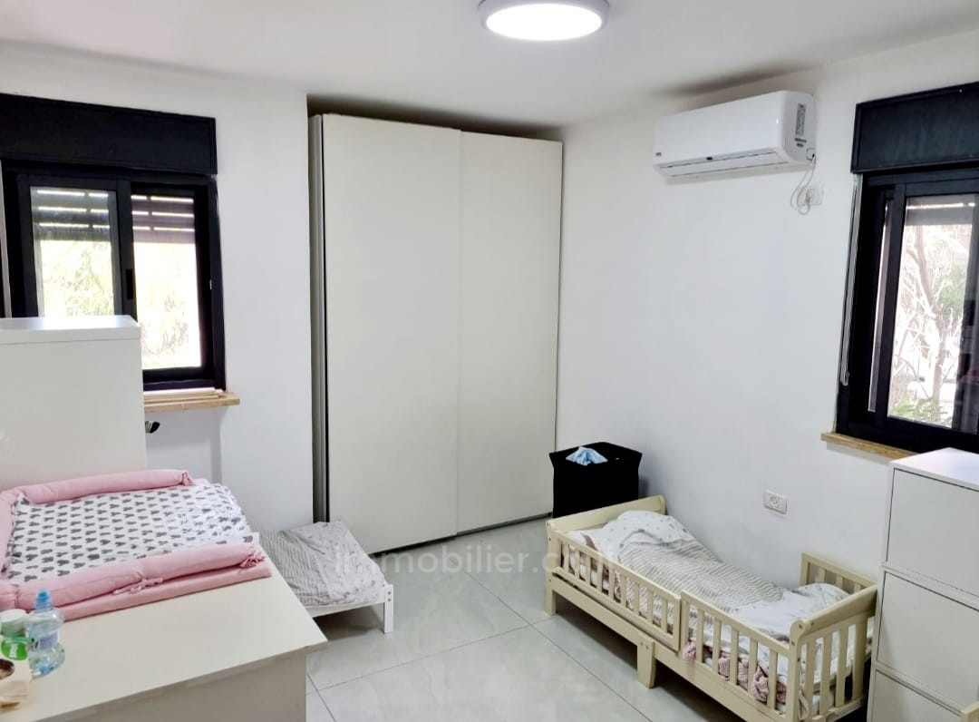 Apartment 3 Rooms Jerusalem Ramat Sharet 528-IBL-18