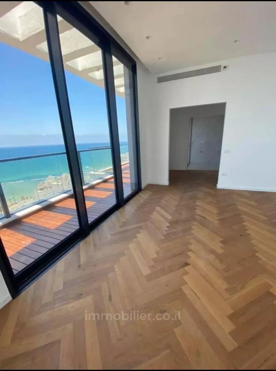 Penthouse 5 Rooms Tel Aviv First sea line 599-IBL-3