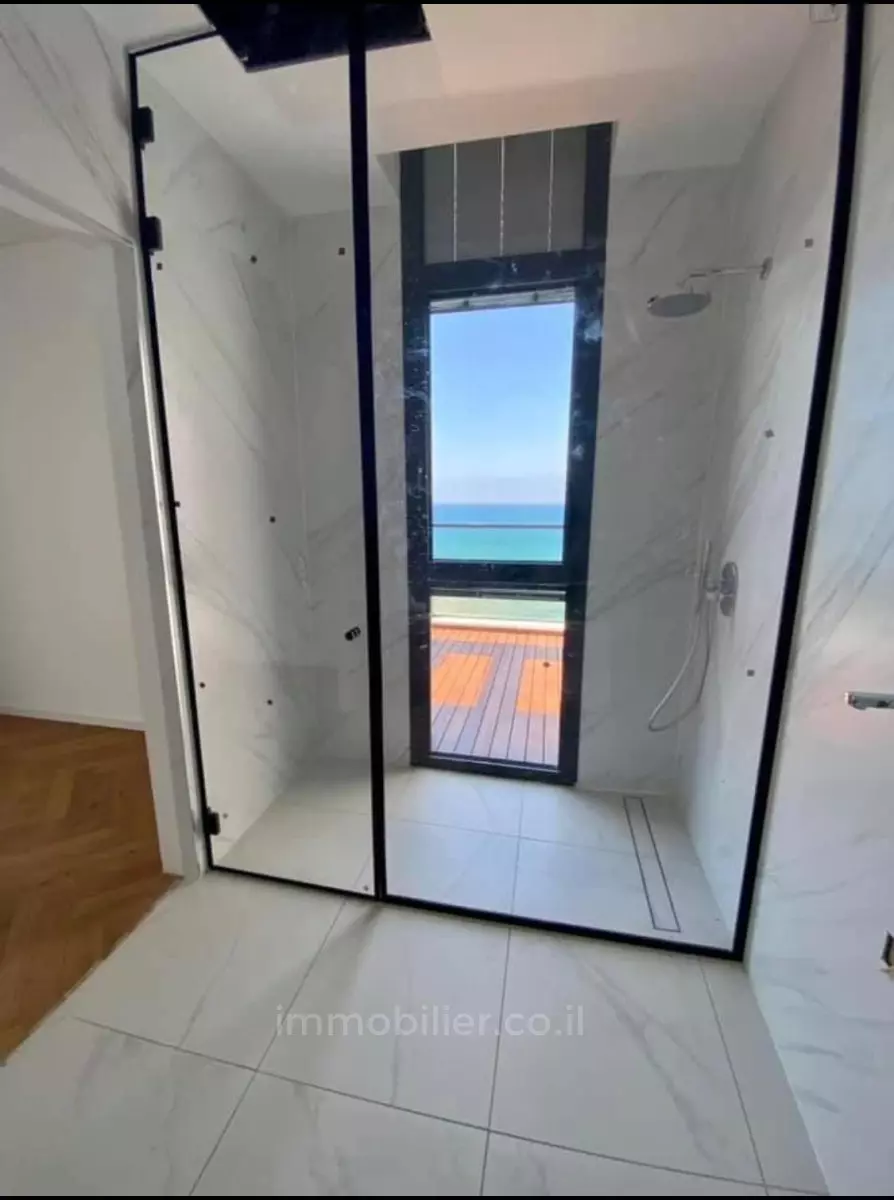 Penthouse 5 Rooms Tel Aviv First sea line 599-IBL-3