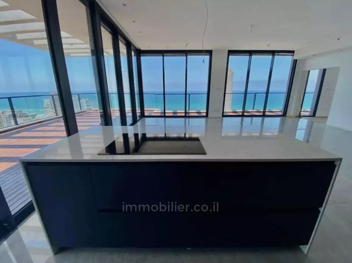 Penthouse 5 Rooms Tel Aviv First sea line 599-IBL-3