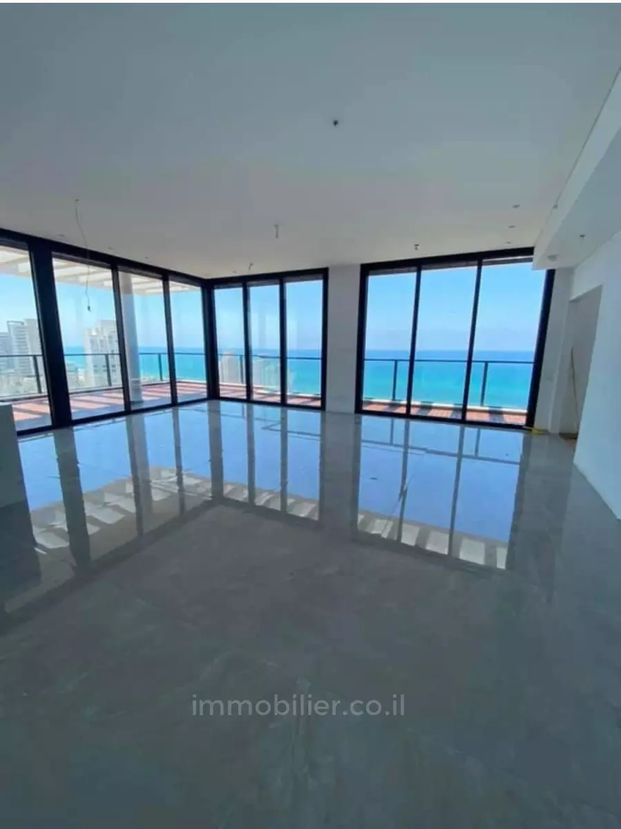 Penthouse 5 Rooms Tel Aviv First sea line 599-IBL-3