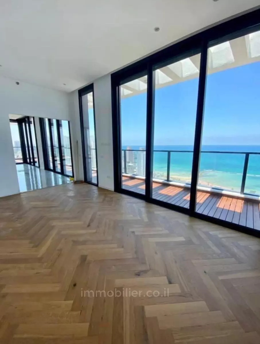 Penthouse 5 Rooms Tel Aviv First sea line 599-IBL-3