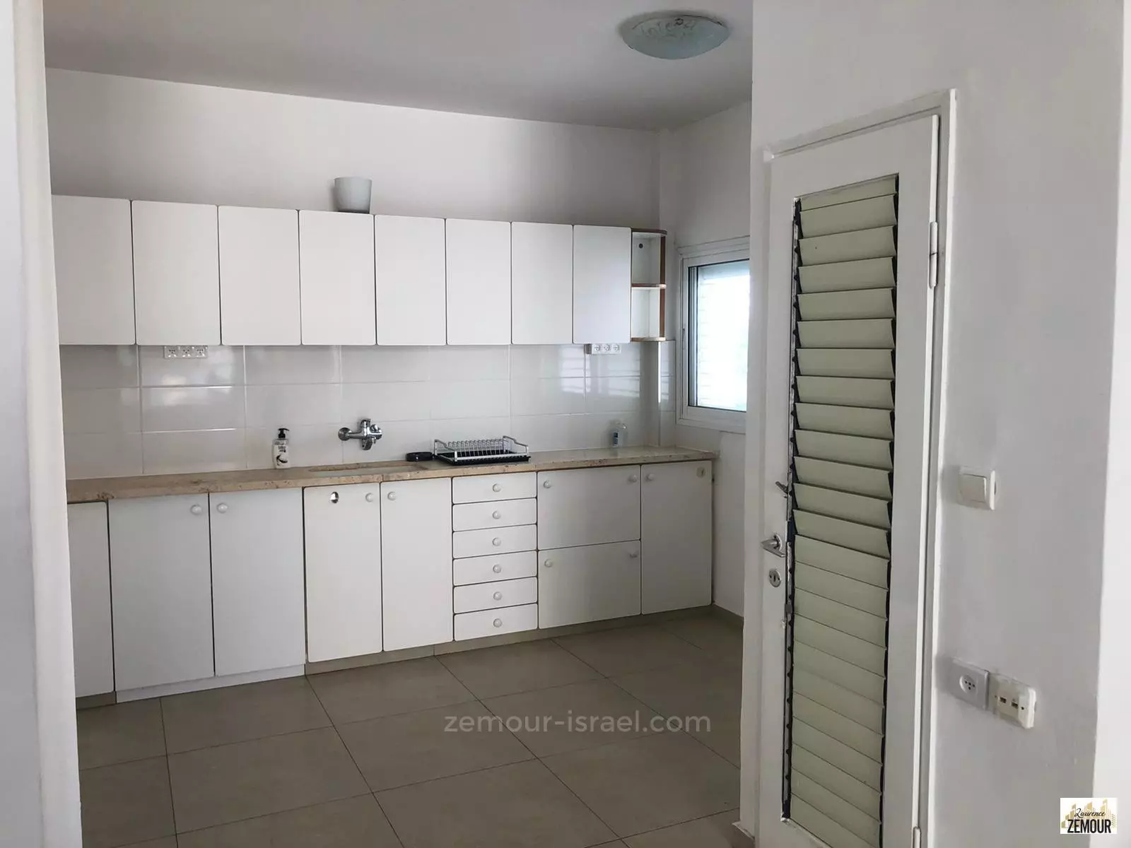 Apartment 4 rooms Raanana Near Yad Labanim 60-IBL-1241