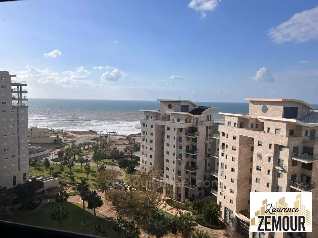 Apartment 5 rooms Netanya Nat 600 60-IBL-1249