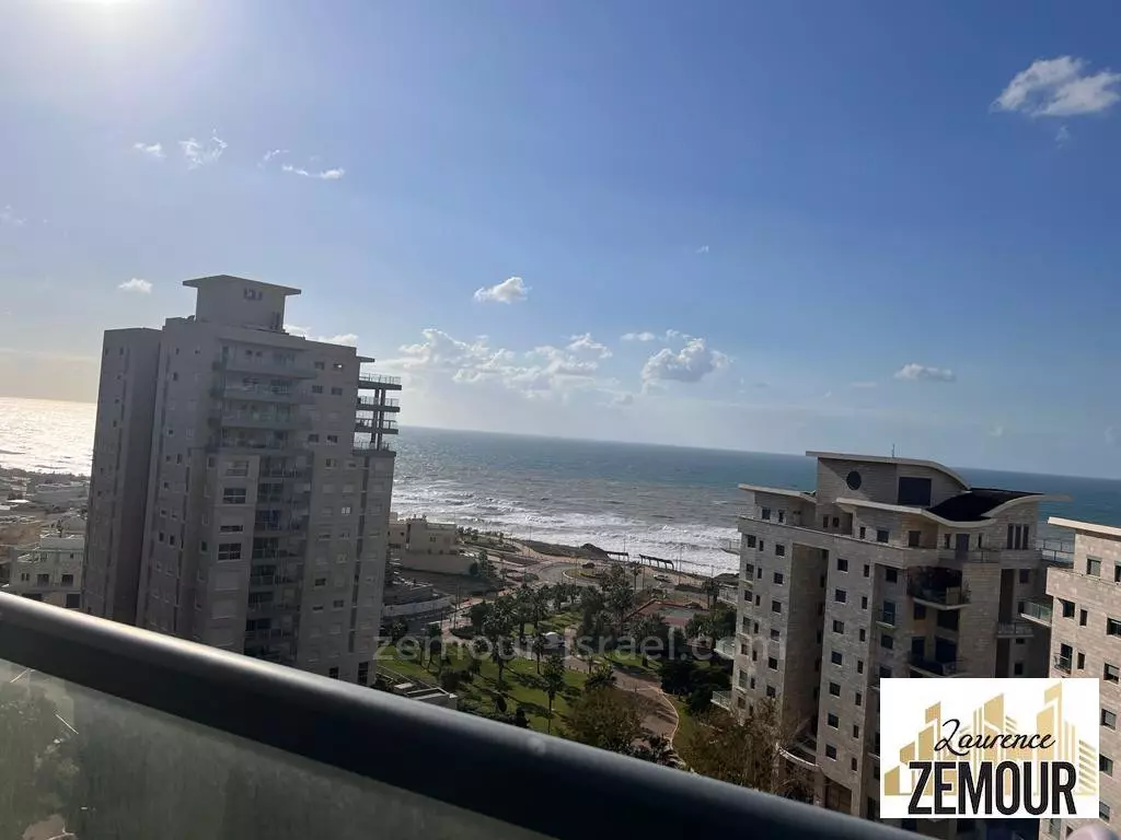 Apartment 5 rooms Netanya Nat 600 60-IBL-1249