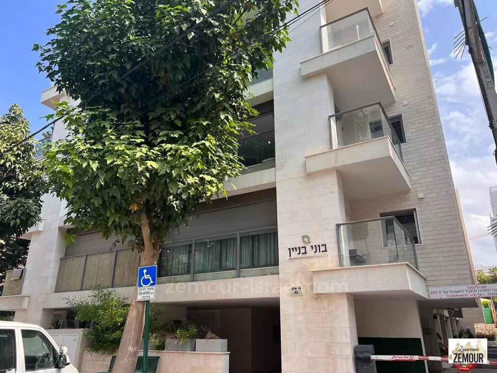 Apartment 5 rooms Raanana Near Yad Labanim 60-IBL-1265