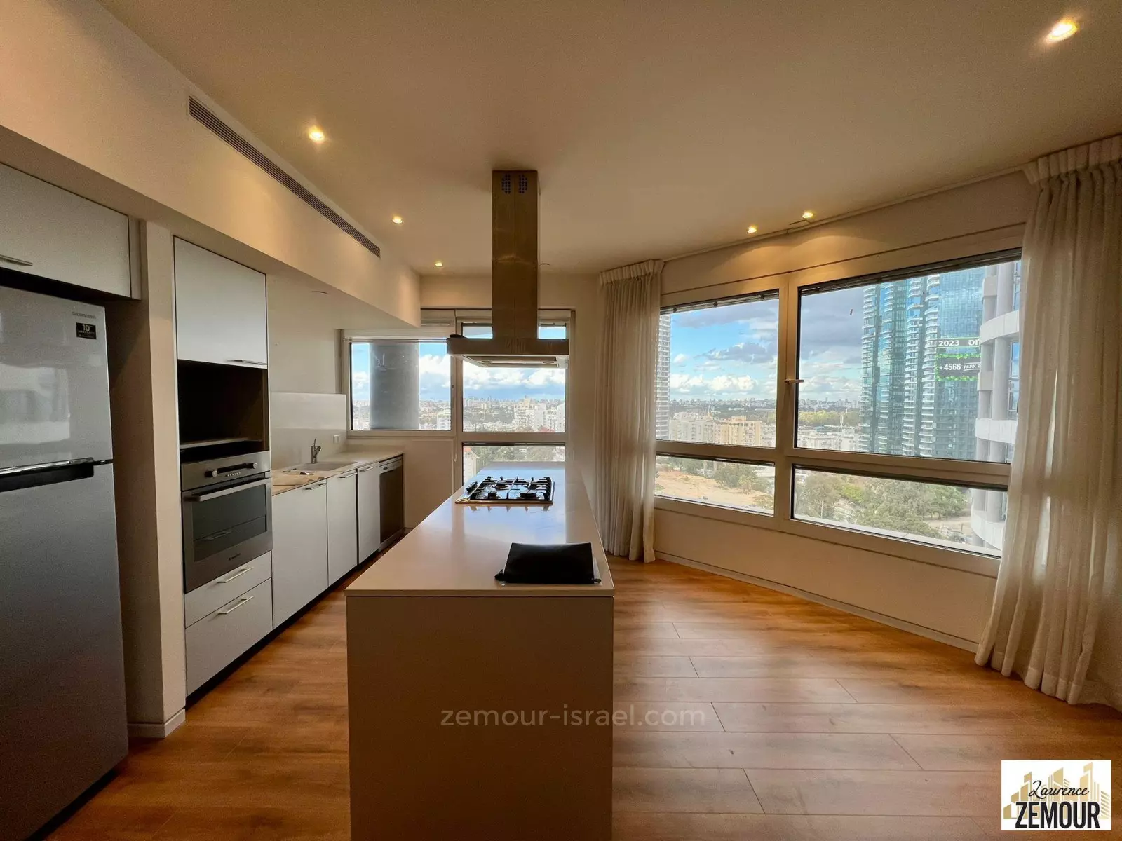 Apartment 3 rooms Tel Aviv Kikar Hamedina 60-IBL-1292