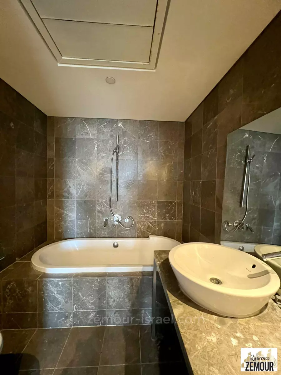 Apartment 3 rooms Tel Aviv Kikar Hamedina 60-IBL-1292