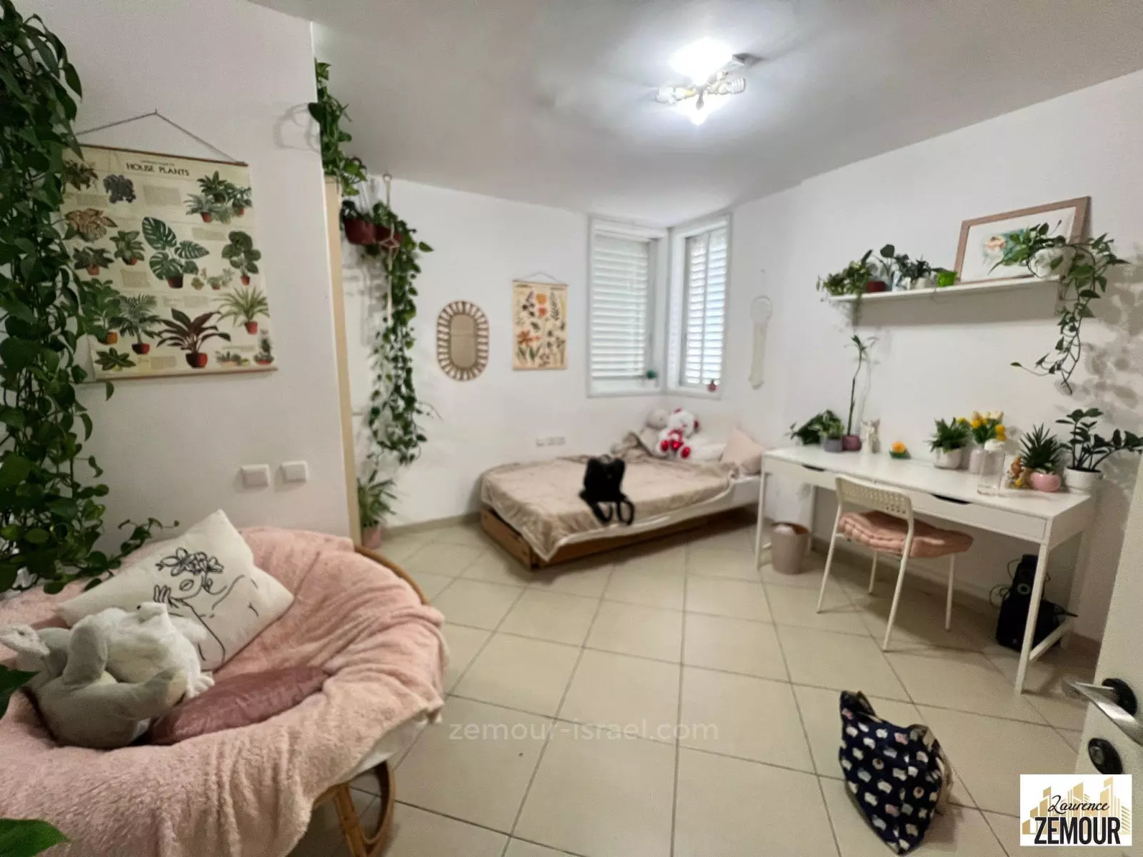 Apartment 5 Rooms Tel Aviv Kikar Hamedina 60-IBL-1325