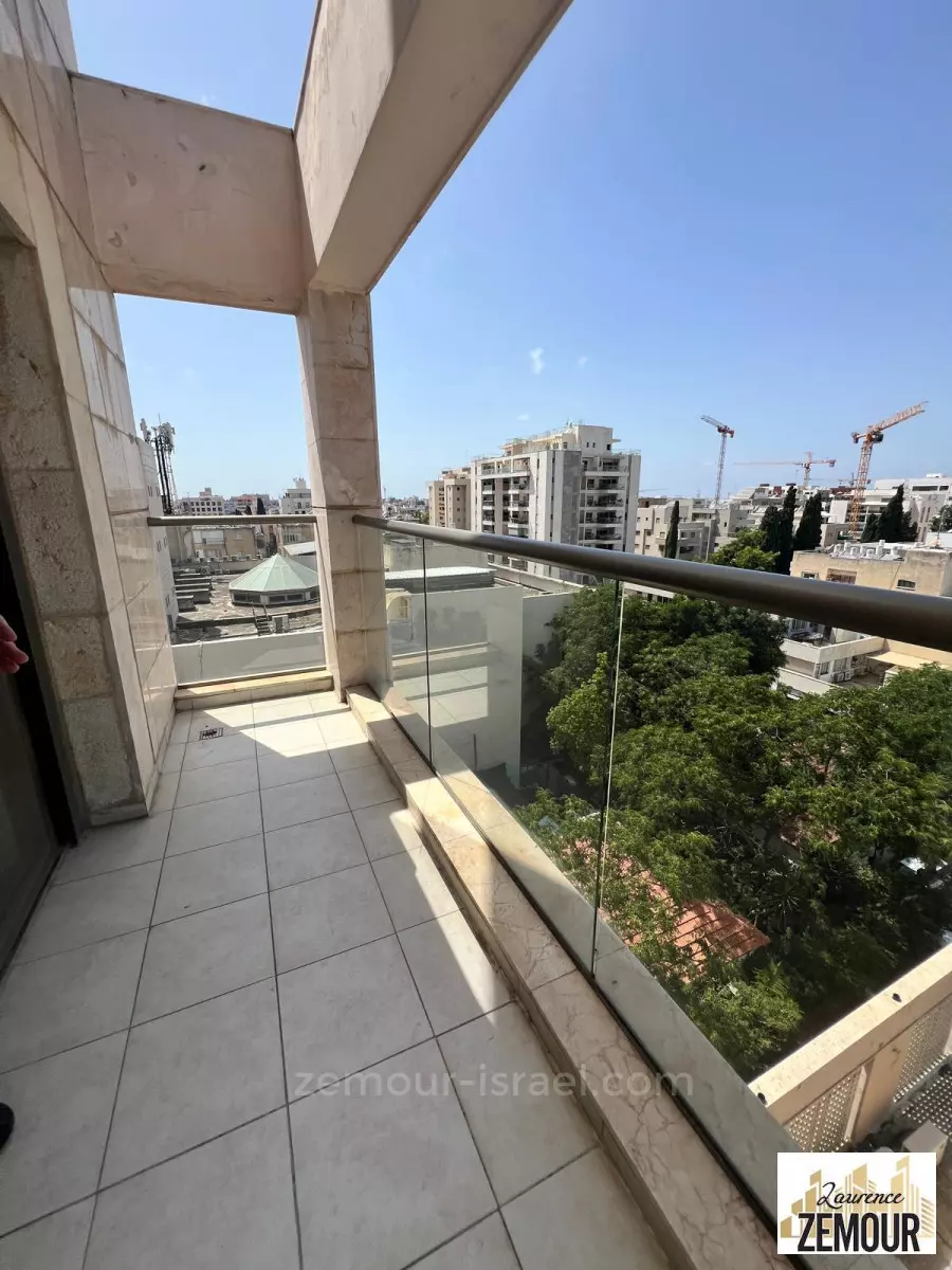 Apartment 3 Rooms Raanana Near Town Hall 60-IBL-1328