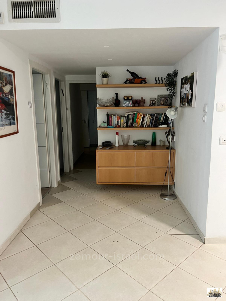 Apartment 4 Rooms Raanana Kiryat David Remez 60-IBL-1346