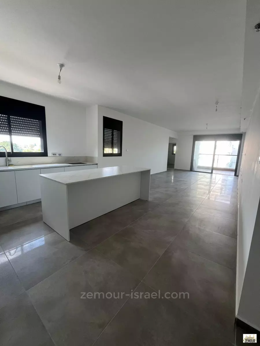 Apartment 4 rooms Raanana Kiryat David Remez 60-IBL-1358