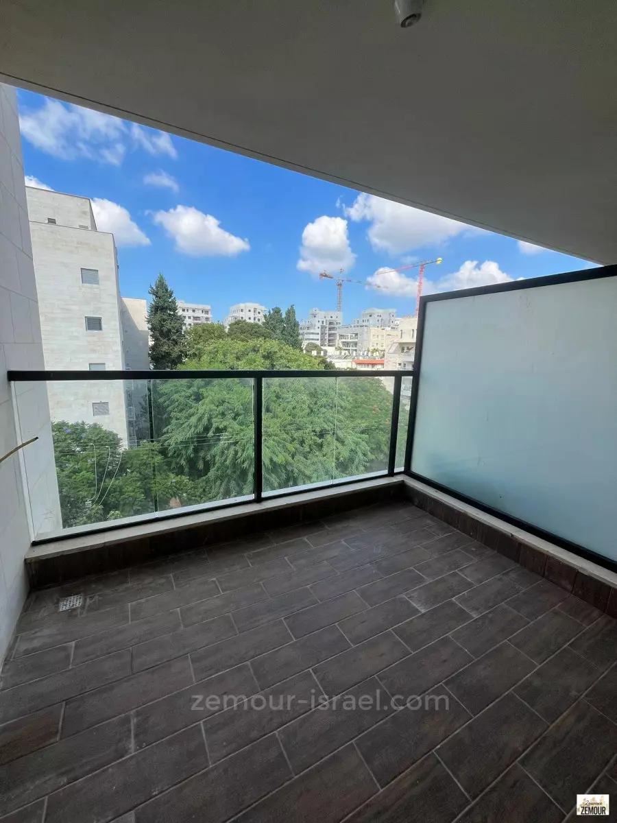 Apartment 4 rooms Raanana Kiryat David Remez 60-IBL-1358