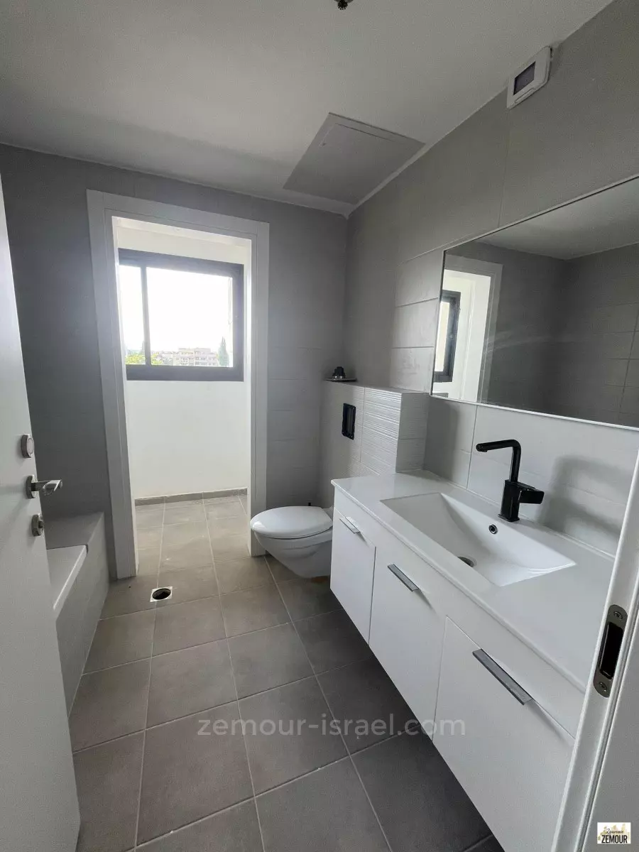 Apartment 4 rooms Raanana Kiryat David Remez 60-IBL-1358