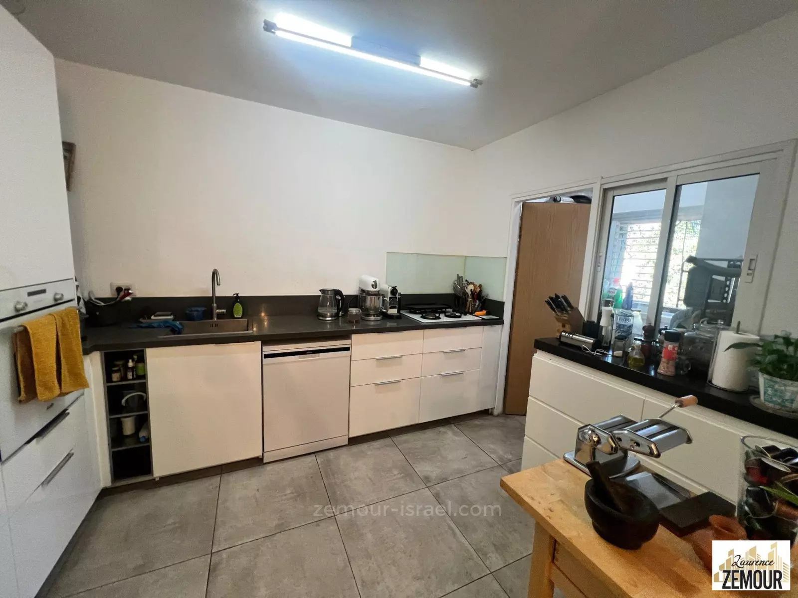 Apartment 4 rooms Herzliya City center 60-IBL-1371