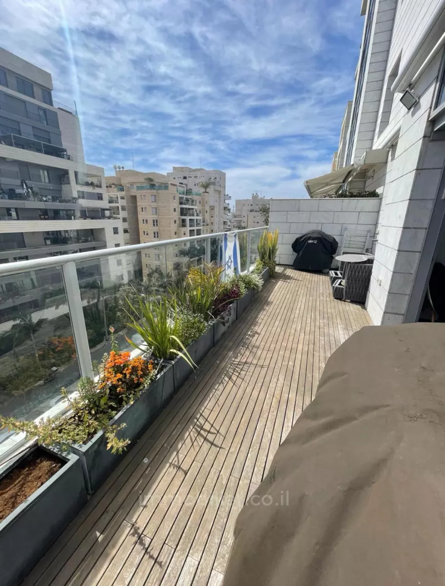 Duplex 6 Rooms Tel Aviv Tochnit lamed 601-IBL-20