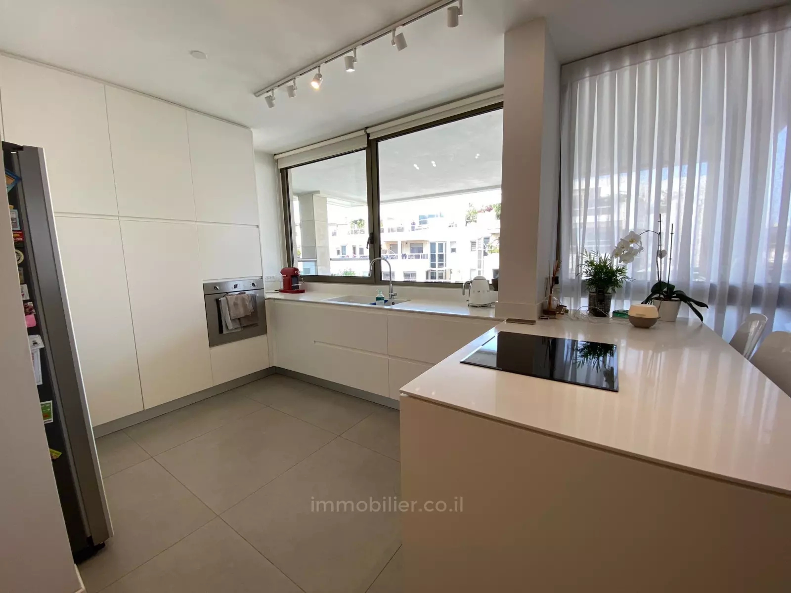 Apartment 4.5 Rooms Tel Aviv Hamashtela 601-IBL-25