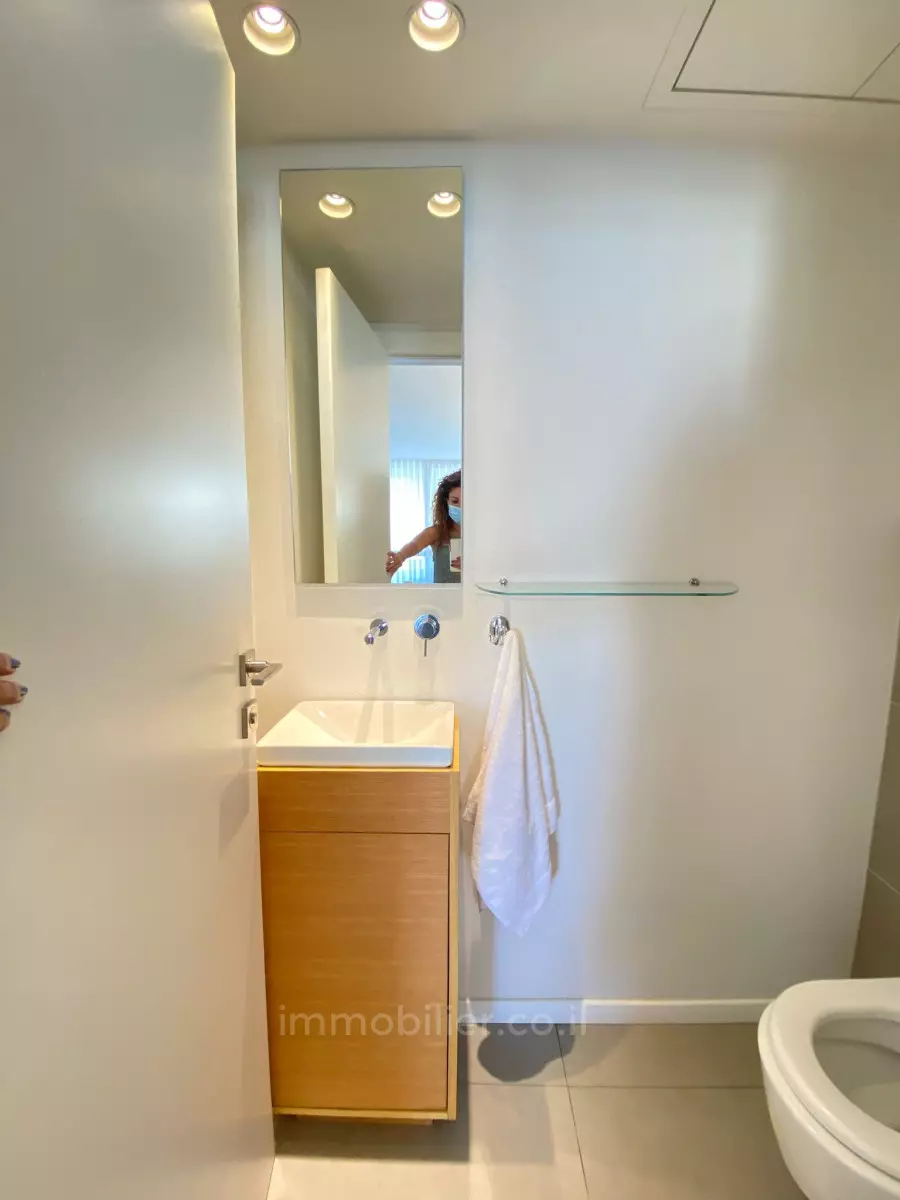 Apartment 4.5 Rooms Tel Aviv Hamashtela 601-IBL-25