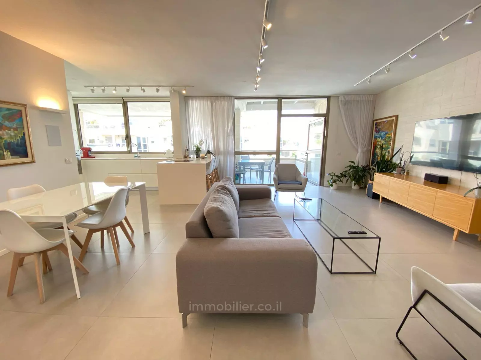 Apartment 4.5 Rooms Tel Aviv Hamashtela 601-IBL-25