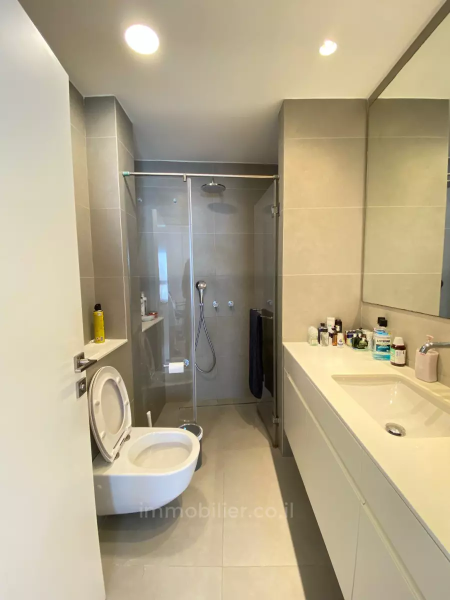 Apartment 4.5 Rooms Tel Aviv Hamashtela 601-IBL-25