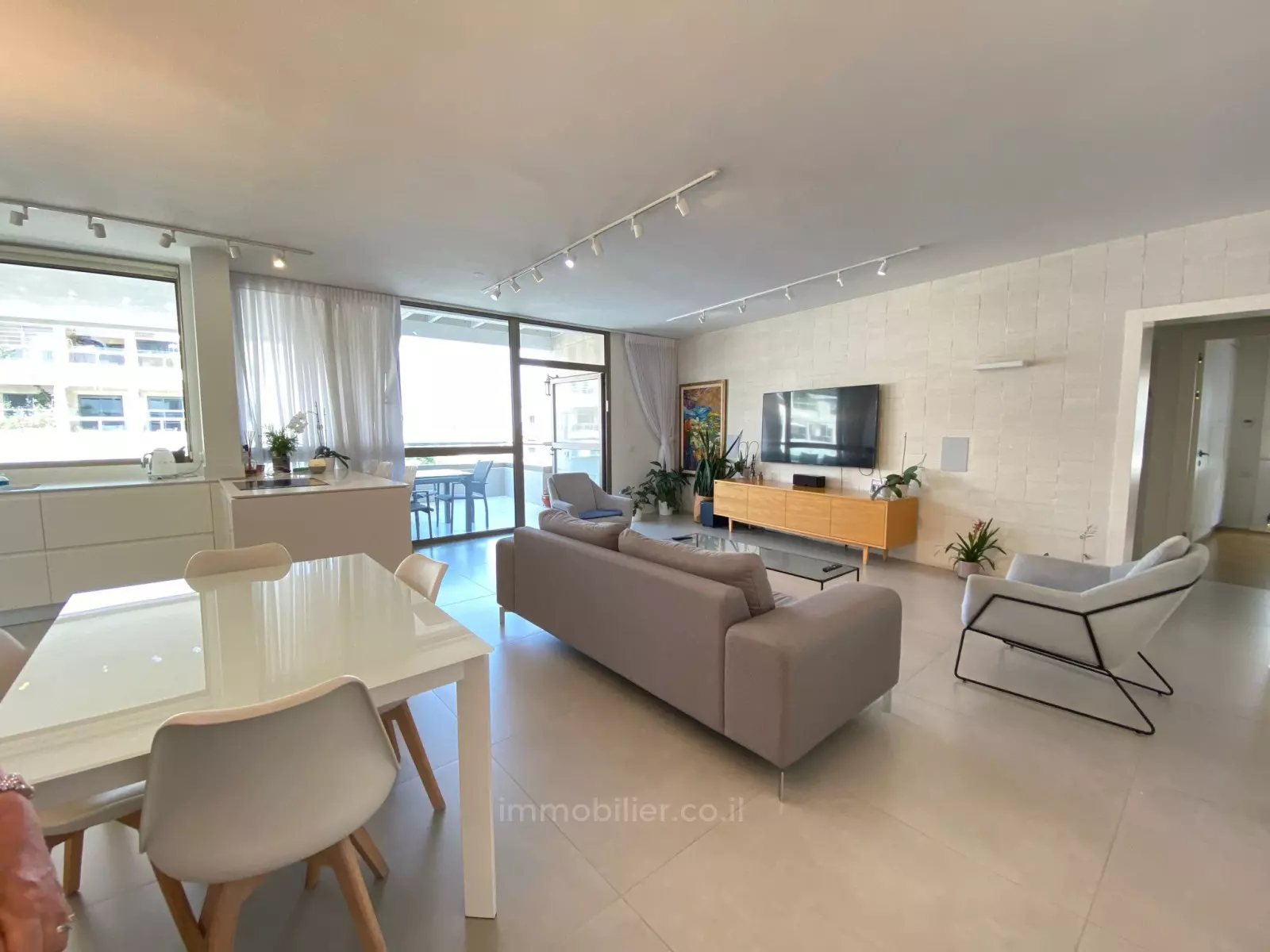 Apartment 4.5 Rooms Tel Aviv Hamashtela 601-IBL-25